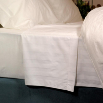 Drap plat Nemesis satin à rayures coin du lit Drap plat Nemesis satin à rayures coin du lit