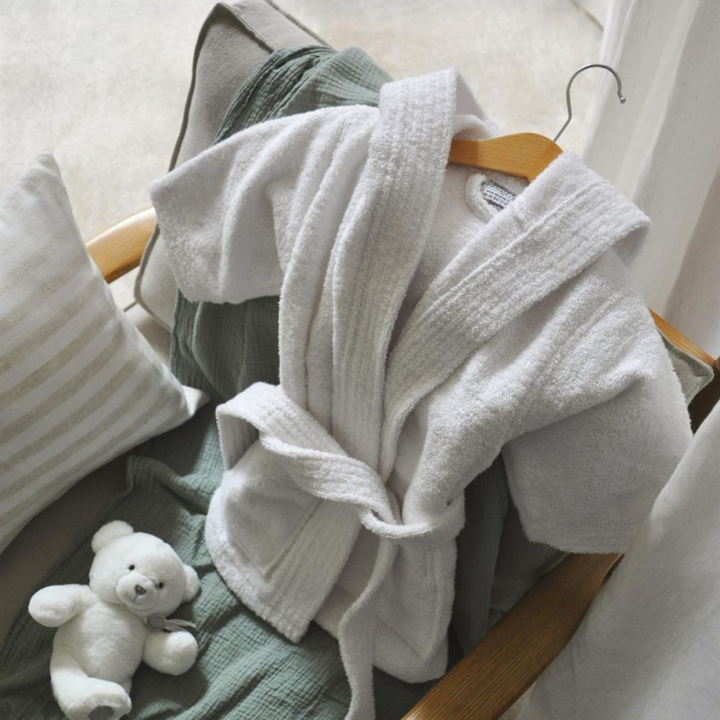 Peignoir blanc pour enfant à capuche 4-6 ans avec doudou Peignoir blanc pour enfant à capuche 4-6 ans avec doudou