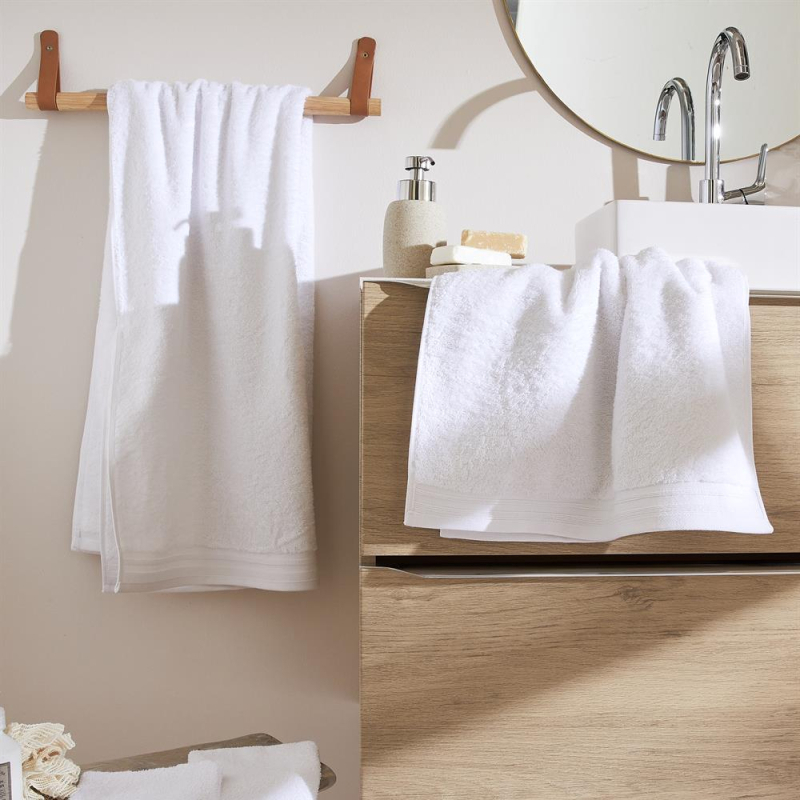 Drap de bain Romane coloris Blanc 70x140 cm Drap de bain Romane coloris Blanc 70x140 cm