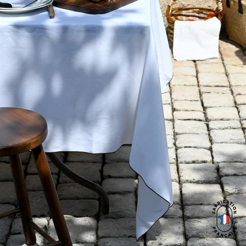 Nappe en lin avec bourdon noir VENTOUX 180x180 cm zoom