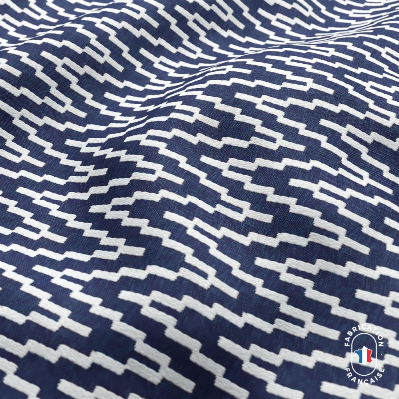 Zoom matière tissu CALANQUE à motifs géométriques coloris Marine Zoom matière tissu CALANQUE à motifs géométriques coloris Marine