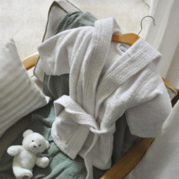 Peignoir blanc pour enfant à capuche 4-6 ans avec doudou
