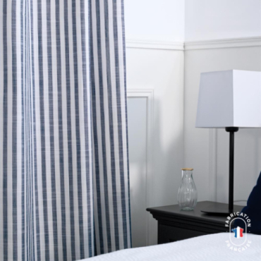 HOURTIN, Rideau à rayures...