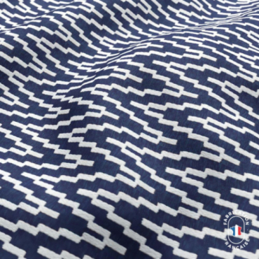 Zoom matière tissu CALANQUE à motifs géométriques coloris Marine