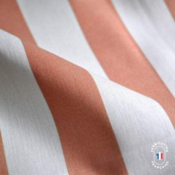 Chemin de lit à rayures