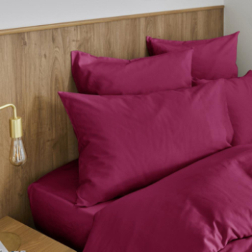 Taie d'oreiller Hestia en satin de coton uni beet red 50x75