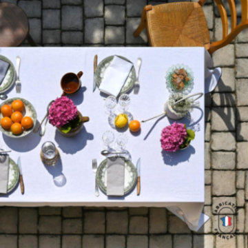Nappe en lin avec bourdon noir VENTOUX 180x180 cm décoration