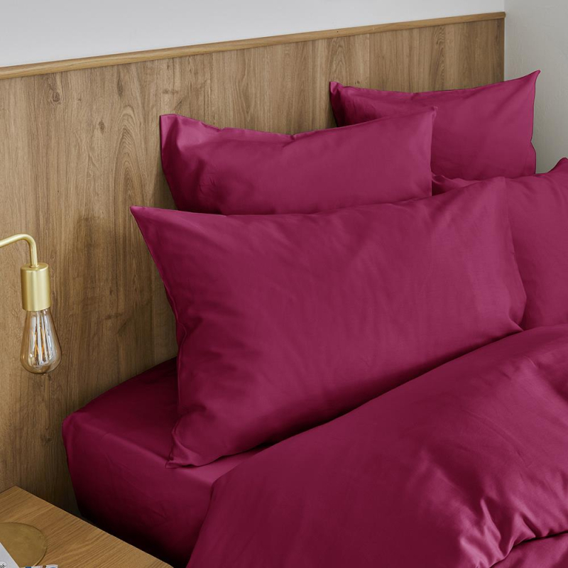 Taie d'oreiller Hestia en satin de coton uni beet red 50x75